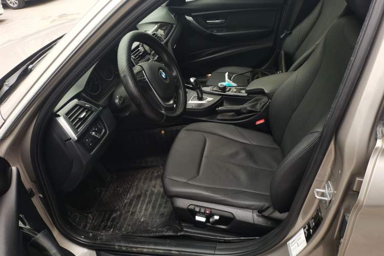 Used BMW 3 Series 2017 318Li Fashion Model Left Front Seat