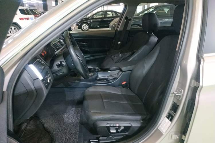 Used BMW 3 Series 2017 320Li Fashion Model Left Front Seat