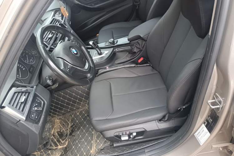 Used BMW 3 Series 2017 318Li Fashion Model Left Front Seat