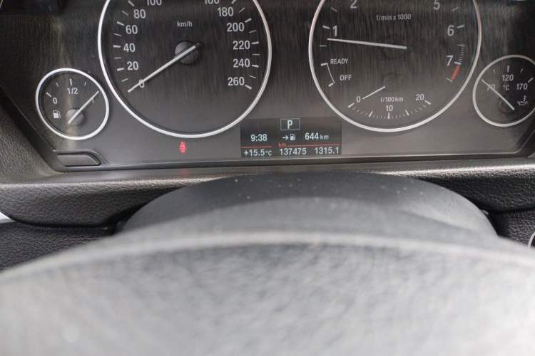 Used BMW 3 Series 2017 320Li xDrive Fashion Model Odometer Close Up