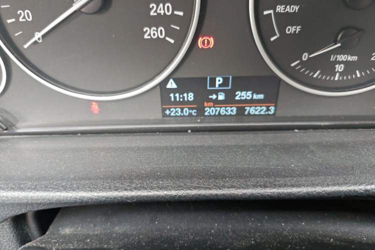 Used BMW 3 Series 2017 320Li Fashion Model Odometer Close Up