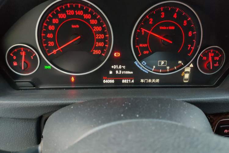 Used BMW 3 Series 2017 320i M Sport Odometer Close Up