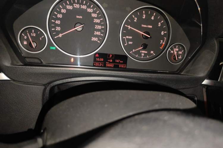 Used BMW 3 Series 2017 320Li Fashion Model Odometer Close Up