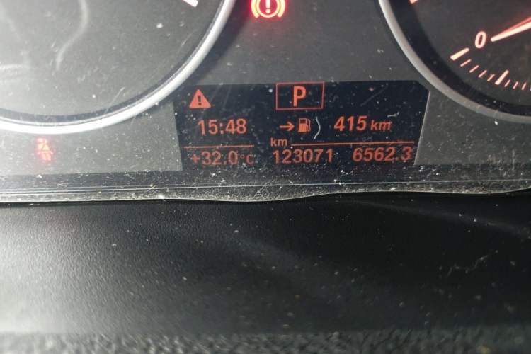 Used BMW 3 Series 2017 320Li Fashion Model Odometer Close Up