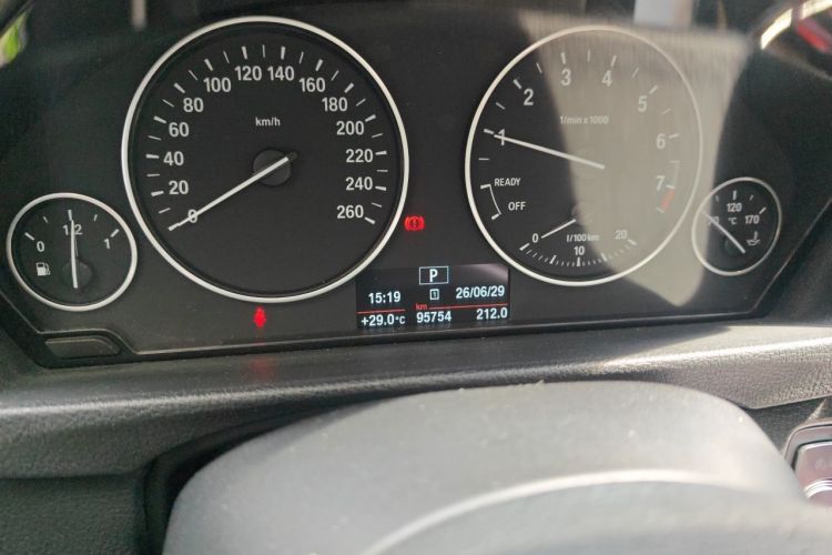 Used BMW 3 Series 2017 320Li Fashion Model Odometer Close Up