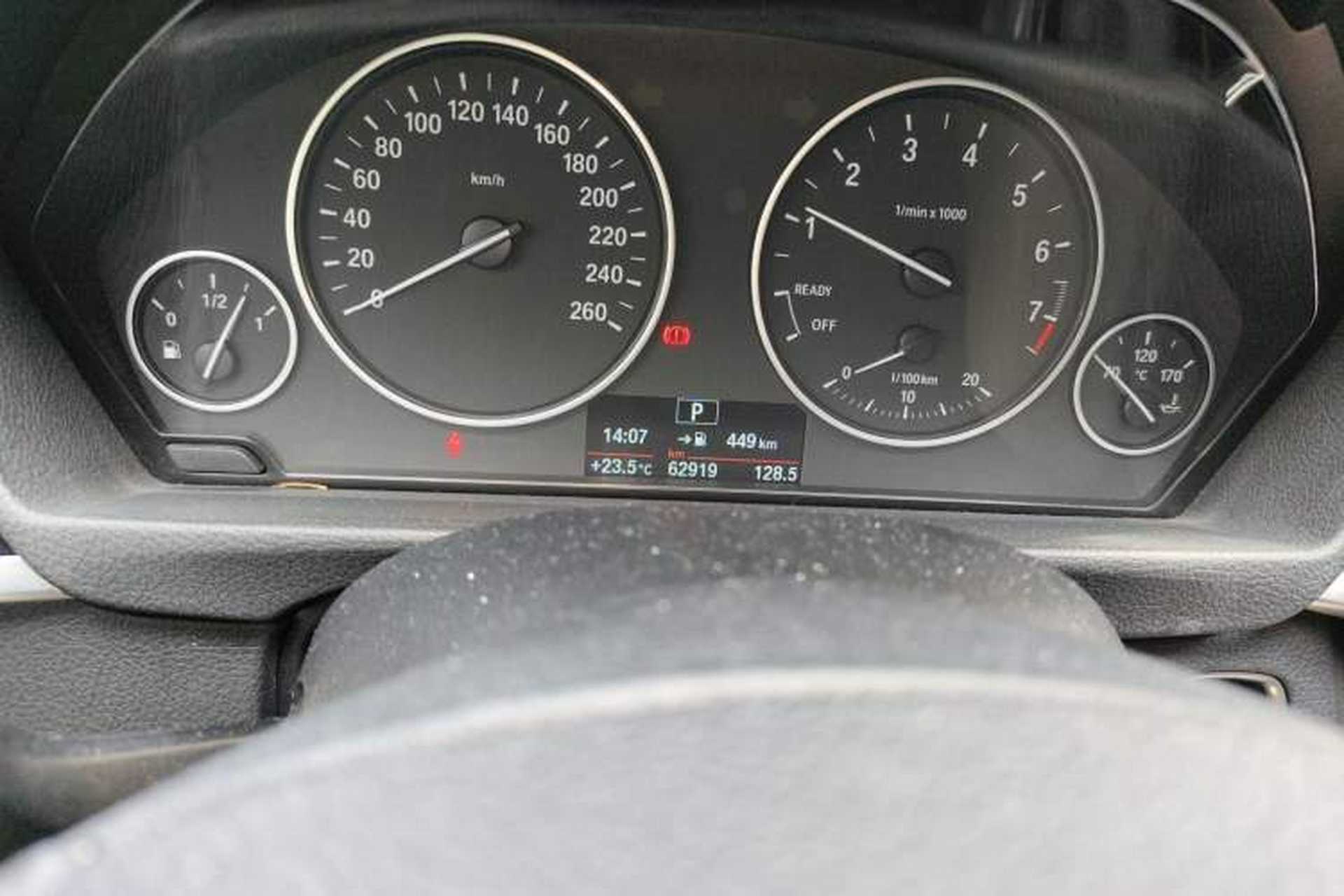 Used BMW 3 Series 2017 320Li Fashion Model Odometer Close Up