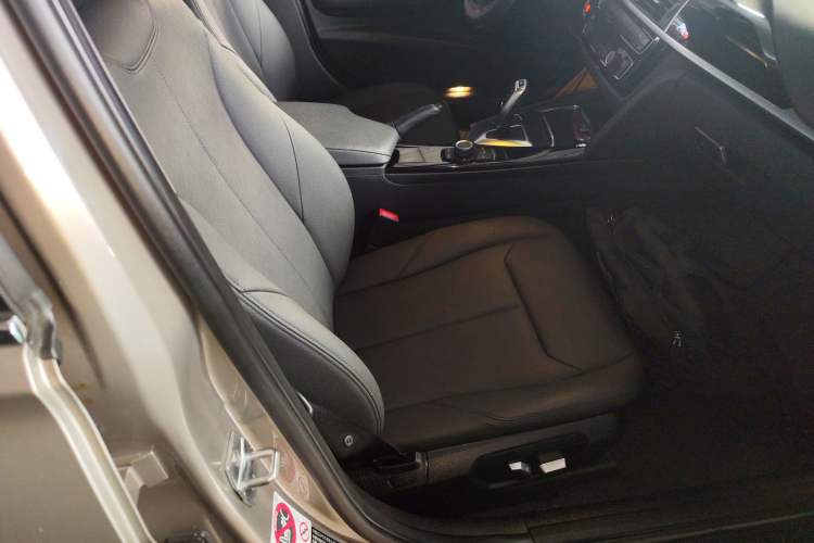 Used BMW 3 Series 2017 320Li Fashion Model Right Front Seat