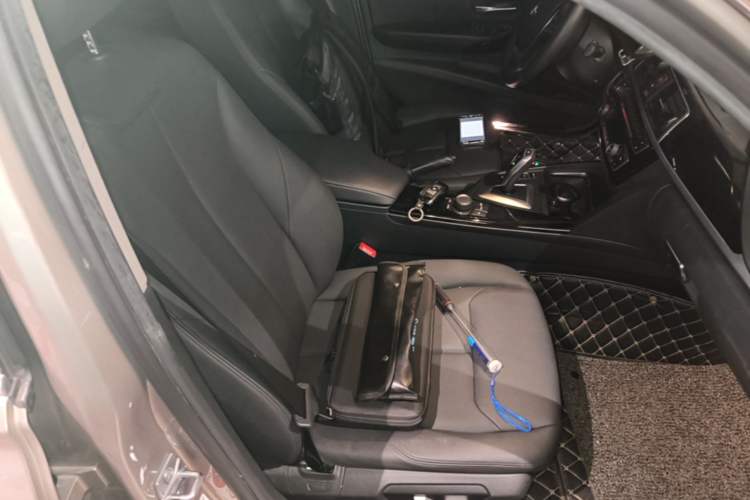 Used BMW 3 Series 2017 320Li Fashion Model Right Front Seat