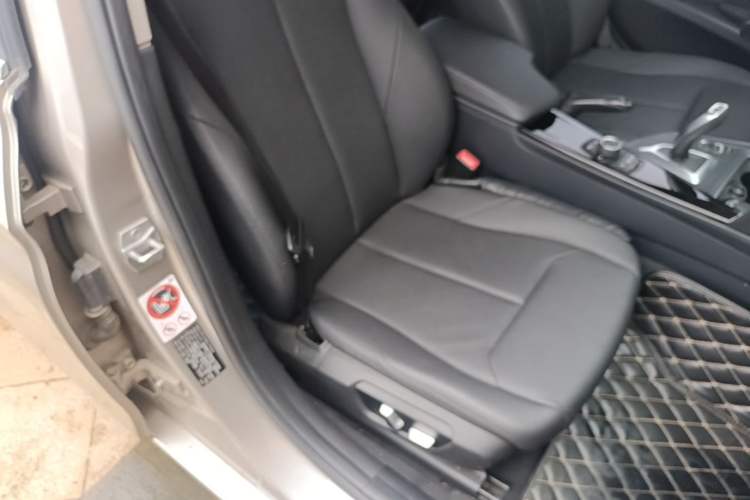 Used BMW 3 Series 2017 318Li Fashion Model Right Front Seat