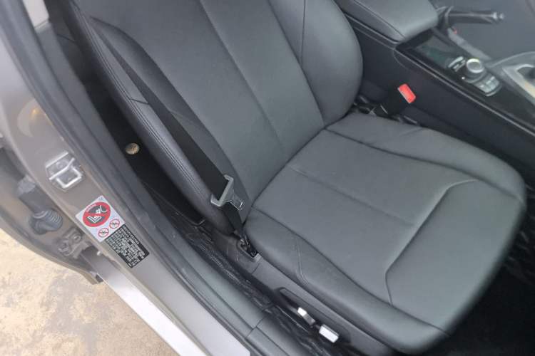 Used BMW 3 Series 2017 320Li Fashion Model Right Front Seat