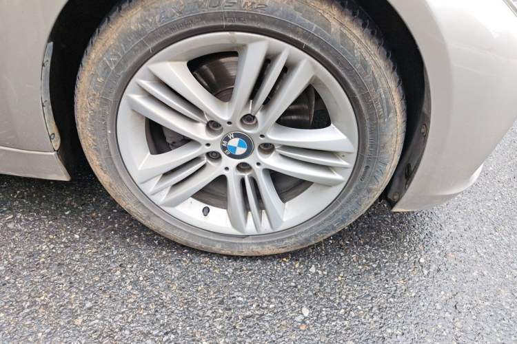 Used BMW 3 Series 2017 320Li Fashion Model Right Front Wheel Hub