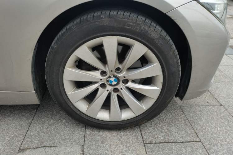 Used BMW 3 Series 2017 318Li Fashion Model Right Front Wheel Hub