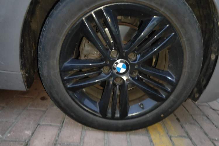 Used BMW 3 Series 2017 320Li Fashion Model Right Front Wheel Hub