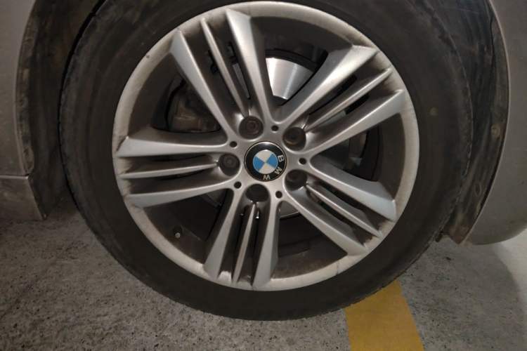 Used BMW 3 Series 2017 320Li Fashion Model Right Front Wheel Hub