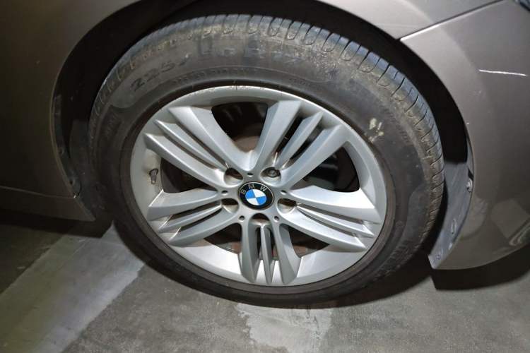 Used BMW 3 Series 2017 320Li Fashion Model Right Front Wheel Hub