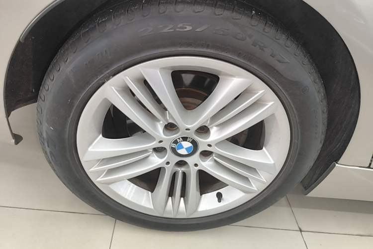 Used BMW 3 Series 2017 320Li Fashion Model Right Rear Wheel Hub