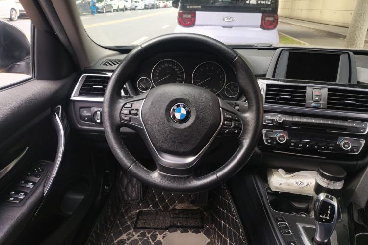 Used BMW 3 Series 2017 320Li Fashion Model Steering Wheel