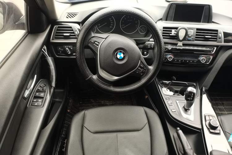Used BMW 3 Series 2017 318Li Fashion Model Steering Wheel