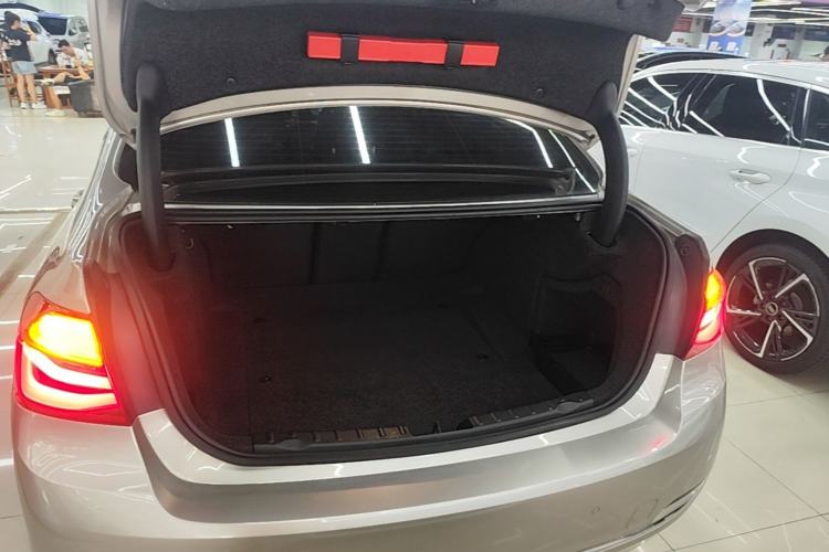 Used BMW 3 Series 2017 320Li Fashion Model Trunk