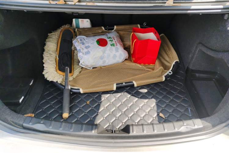 Used BMW 3 Series 2017 320Li Fashion Model Trunk