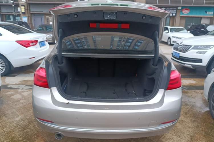 Used BMW 3 Series 2017 318Li Fashion Model Trunk