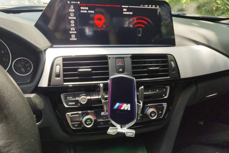 Used BMW 3 Series 2017 320i M Sport Audio And AC Panel
