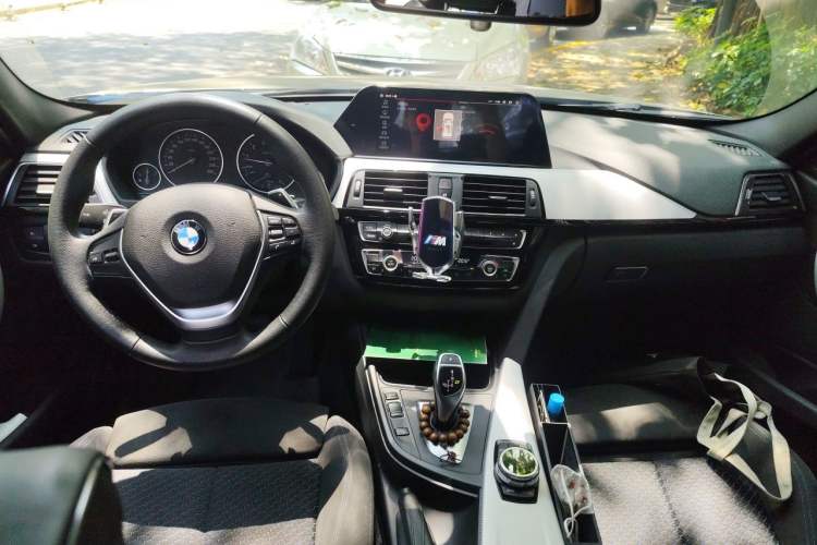 Used BMW 3 Series 2017 320i M Sport Center Console