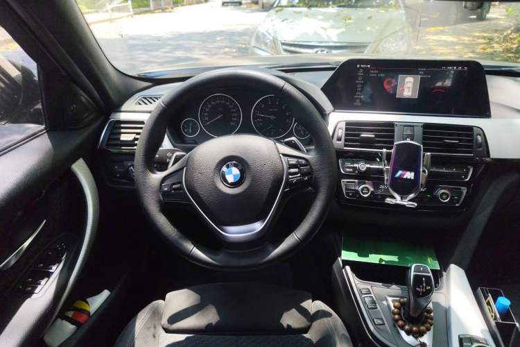 Used BMW 3 Series 2017 320i M Sport Steering Wheel