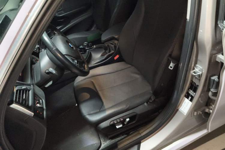 Used BMW 3 Series 2017 320Li Fashion Model Left Front Seat