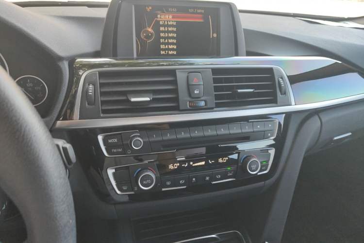 Used BMW 3 Series 2017 320Li Fashion Model Audio And AC Panel