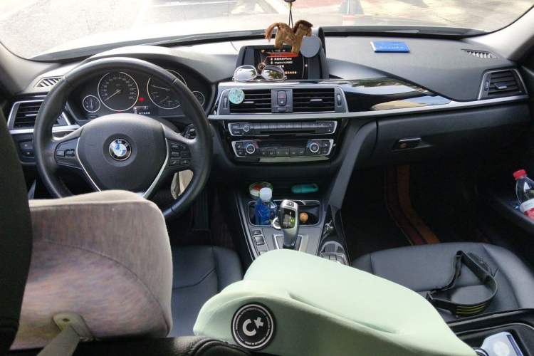 Used BMW 3 Series 2017 320Li Fashion Model Center Console