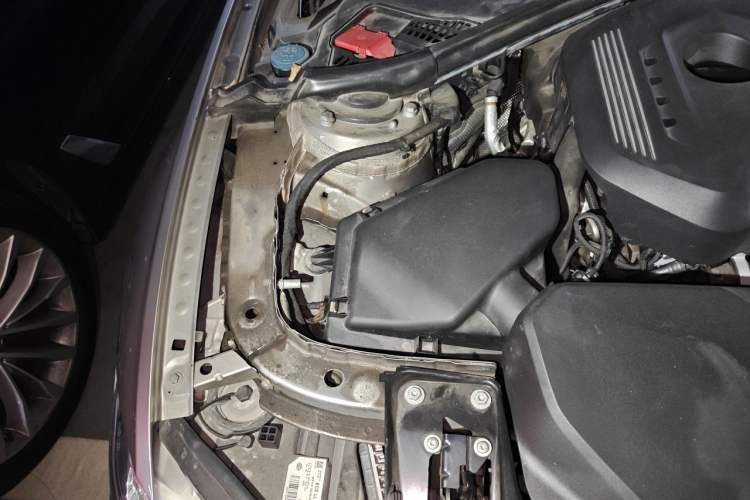 Used BMW 3 Series 2017 320Li Fashion Model Engine Bay Right