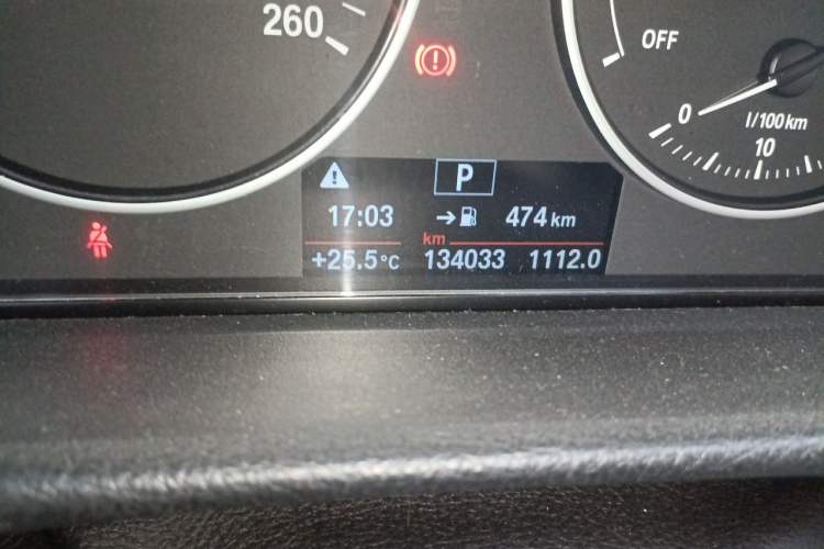 Used BMW 3 Series 2017 320Li Fashion Model Odometer Close Up