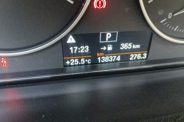 Used BMW 3 Series 2017 320Li Fashion Model Odometer Close Up