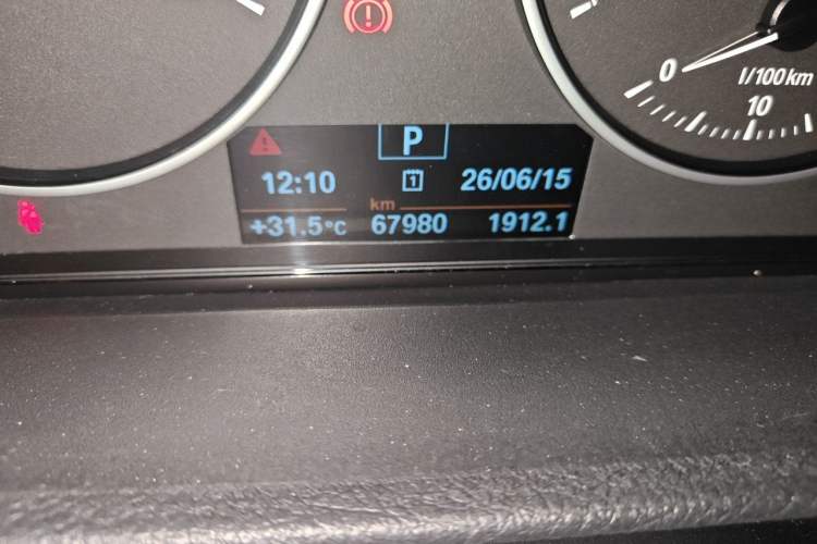 Used BMW 3 Series 2017 320Li Fashion Model Odometer Close Up