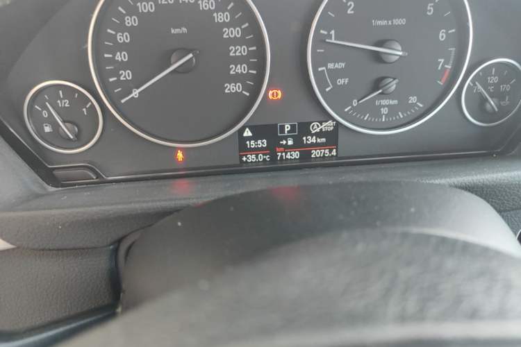 Used BMW 3 Series 2017 320Li Fashion Model Odometer Close Up