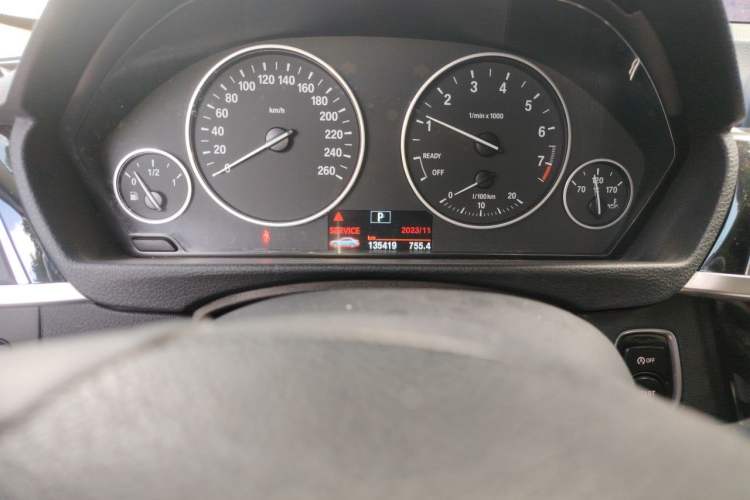 Used BMW 3 Series 2017 320Li Fashion Model Odometer Close Up