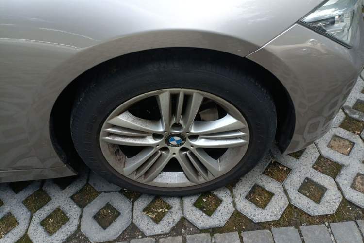 Used BMW 3 Series 2017 320Li Fashion Model Right Front Wheel Hub