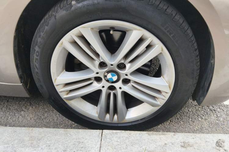 Used BMW 3 Series 2017 320Li Fashion Model Right Front Wheel Hub