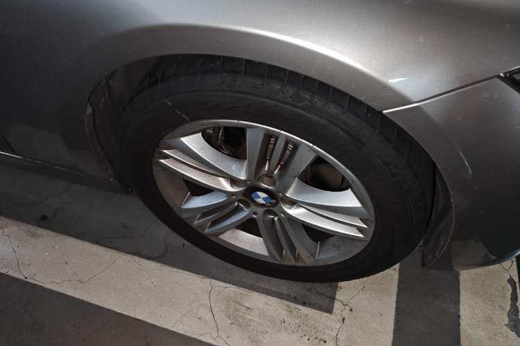 Used BMW 3 Series 2017 320Li Fashion Model Right Front Wheel Hub