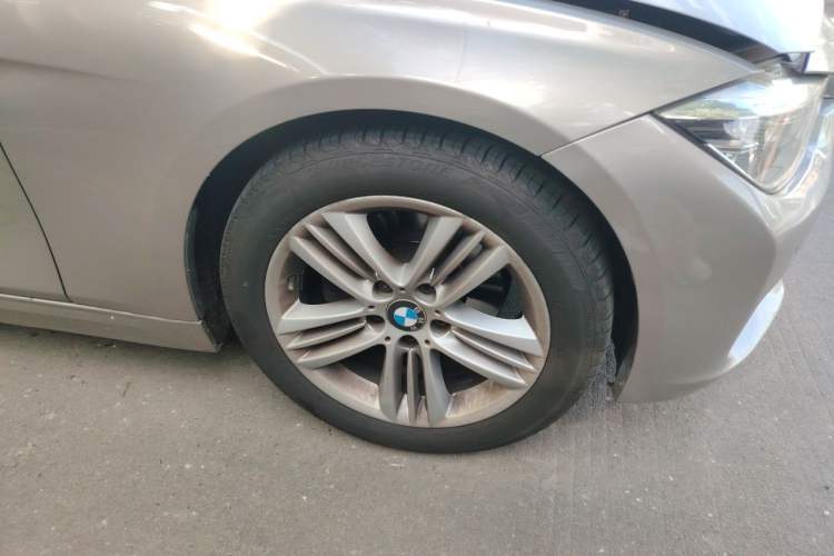 Used BMW 3 Series 2017 320Li Fashion Model Right Front Wheel Hub