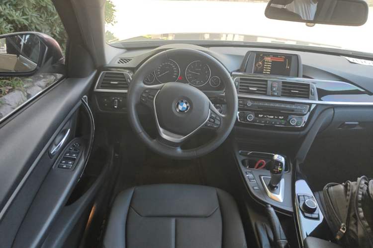 Used BMW 3 Series 2017 320Li Fashion Model Steering Wheel