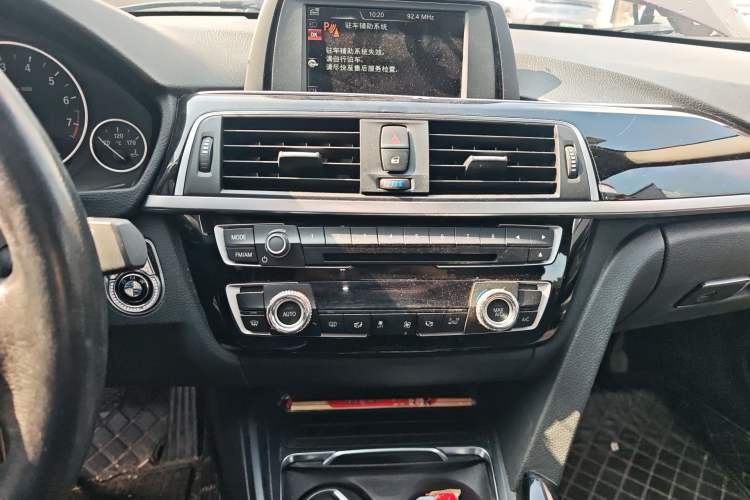 Used BMW 3 Series 2017 320Li Fashion Model Audio And AC Panel