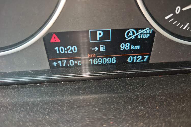 Used BMW 3 Series 2017 320Li Fashion Model Odometer Close Up