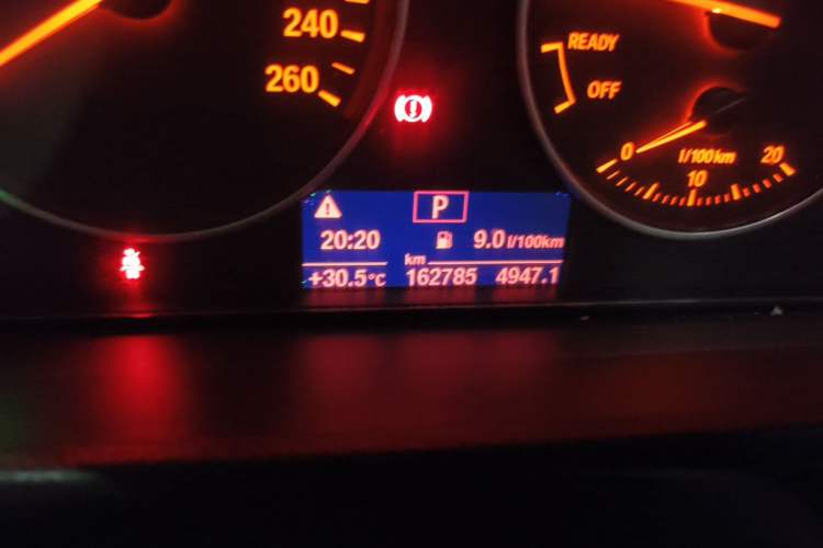 Used BMW 3 Series 2017 320Li Fashion Model Odometer Close Up