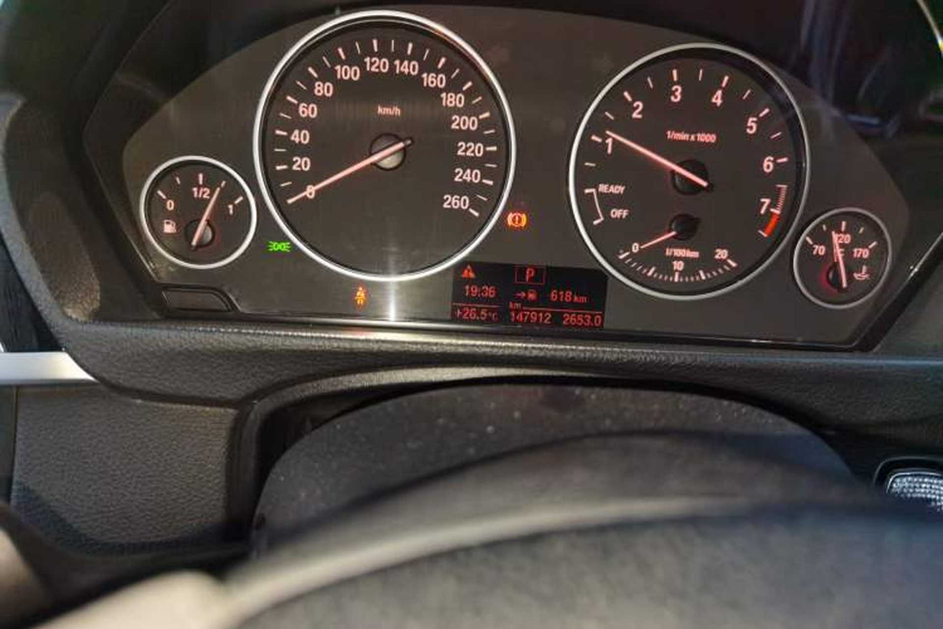 Used BMW 3 Series 2017 320Li Fashion Model Odometer Close Up