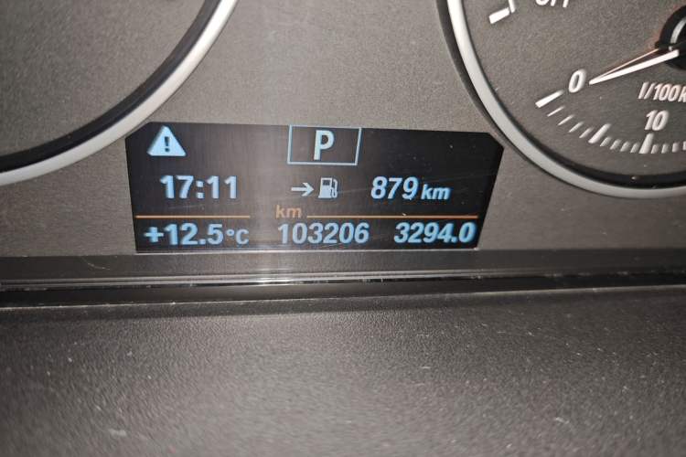 Used BMW 3 Series 2017 320Li Fashion Model Odometer Close Up