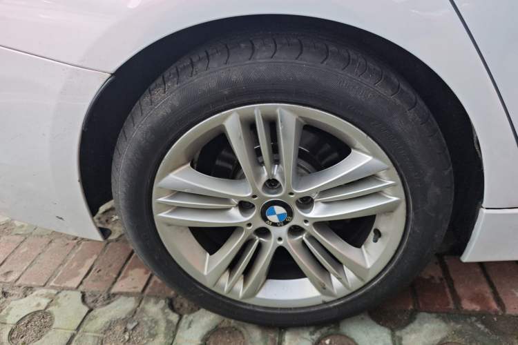 Used BMW 3 Series 2017 320Li Fashion Model Right Rear Wheel Hub