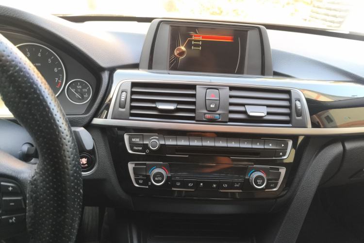 Used BMW 3 Series 2017 320Li Fashion Model Audio And AC Panel
