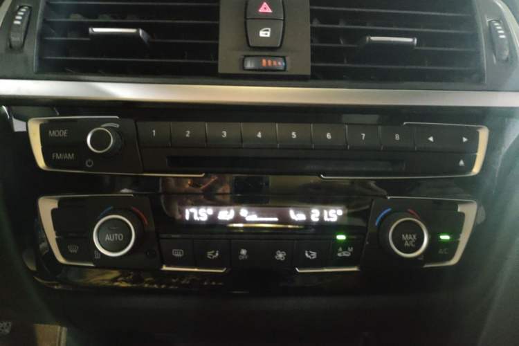 Used BMW 3 Series 2017 320Li Fashion Model Audio And AC Panel